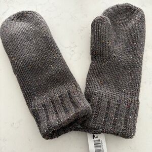 SOLD- Brand new Aritzia Fulton mittens